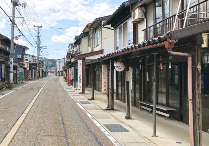 雁木通り全景｜上越市高田｜小さな邸宅キノイエ｜カネタ建設